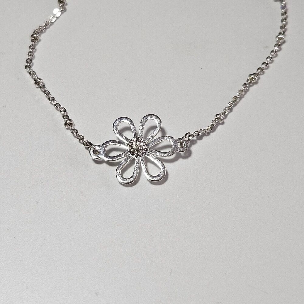 Liz Claiborne silver tone dainty flower bracelet 7-8"